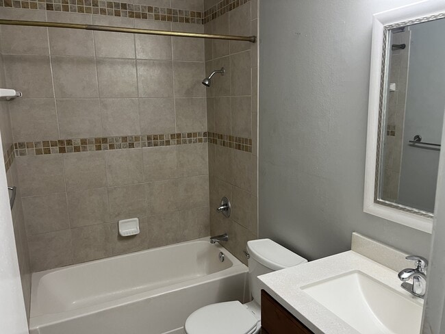Building Photo - 7140 Waterside Dr