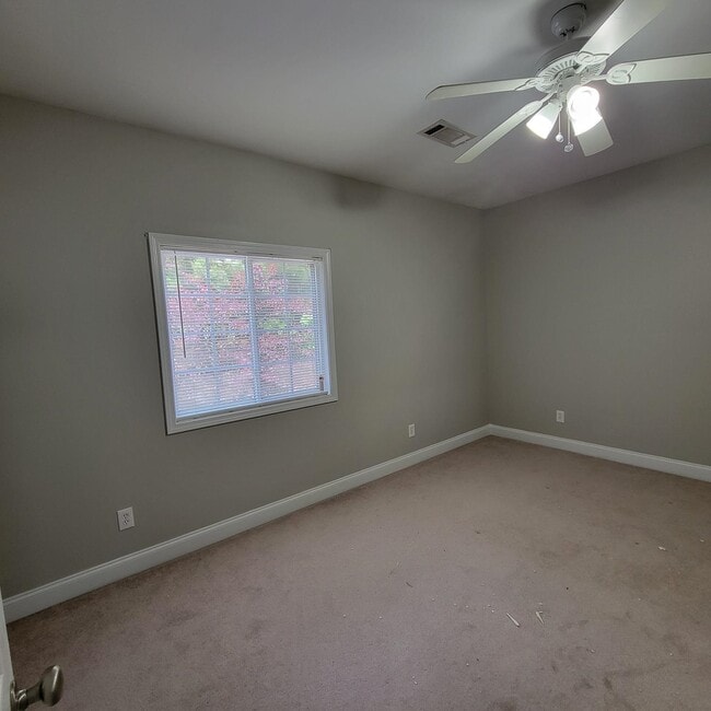 Building Photo - 72 Lakeview Estates Dr