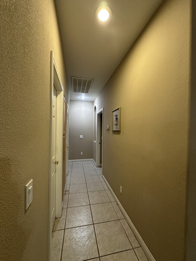 Building Photo - 2596 Mizzoni Cir