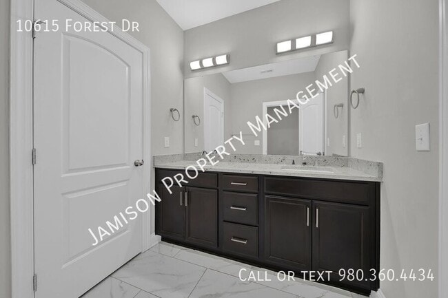 Building Photo - 10615 Forest Dr