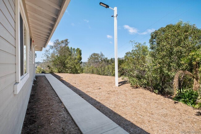Building Photo - 9427 Vista Dr