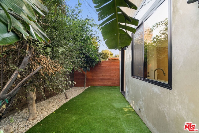 Building Photo - 3909 W Exposition Blvd