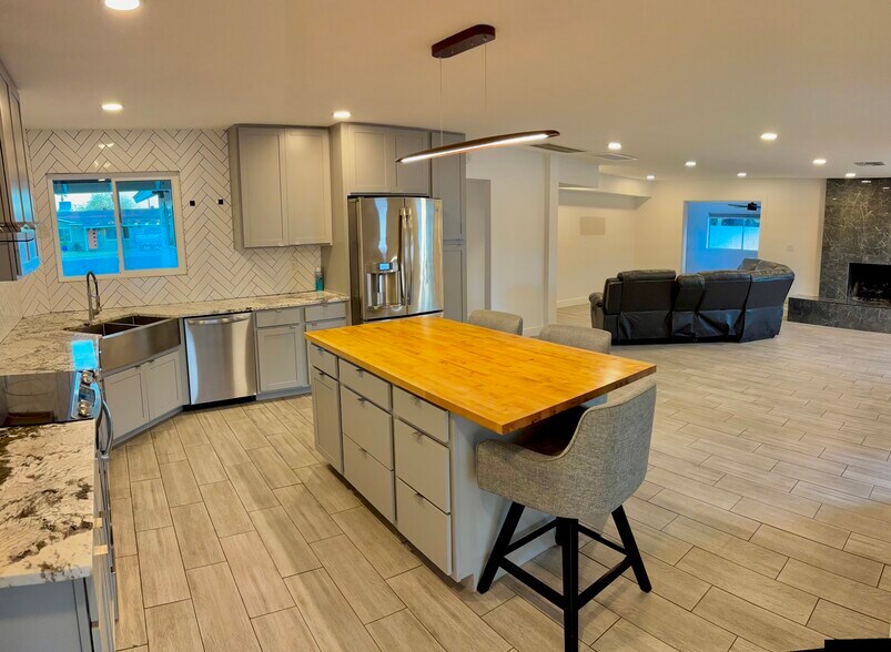 Building Photo - 6059 N 22nd Ave