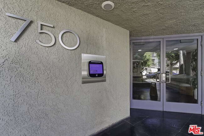 Building Photo - 740 Kings Rd