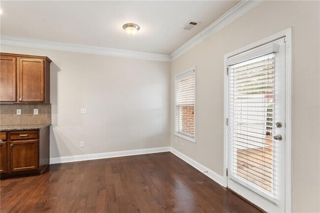 Building Photo - 3803 Manor View