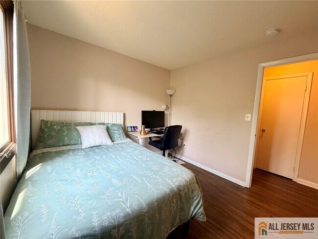 Building Photo - 5215 Ravens Crest Dr