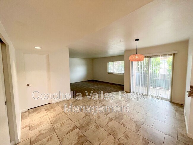 Building Photo - 400 N Sunrise Way