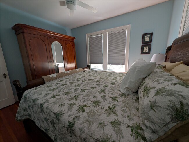Building Photo - 4823 Fannin Dr