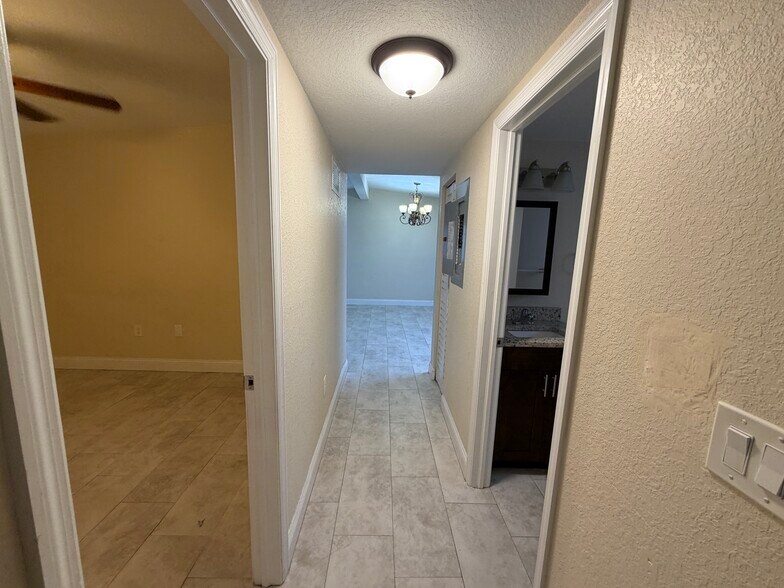 Building Photo - 3125 NW 2nd St