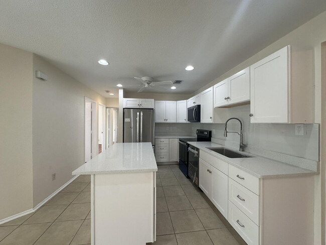 Building Photo - "Updated 3-Bed, 2-Bath home near Highland ...
