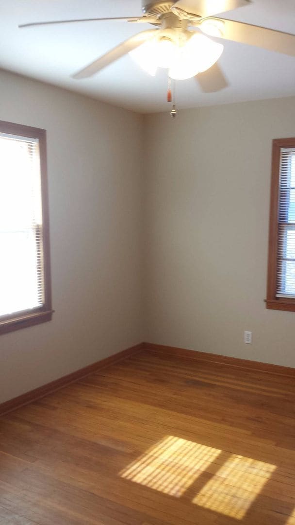 Building Photo - 3 Bedroom, 1.5 Bathroom House with Detached Double Garage