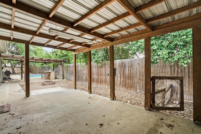 Building Photo - 7114 Bethencourt