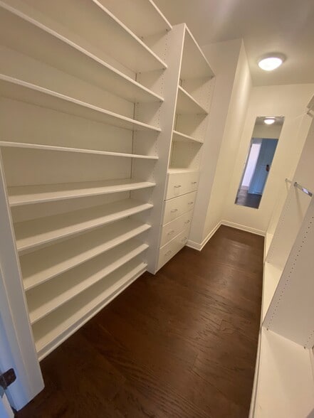 Building Photo - 5200 White Oak Ave