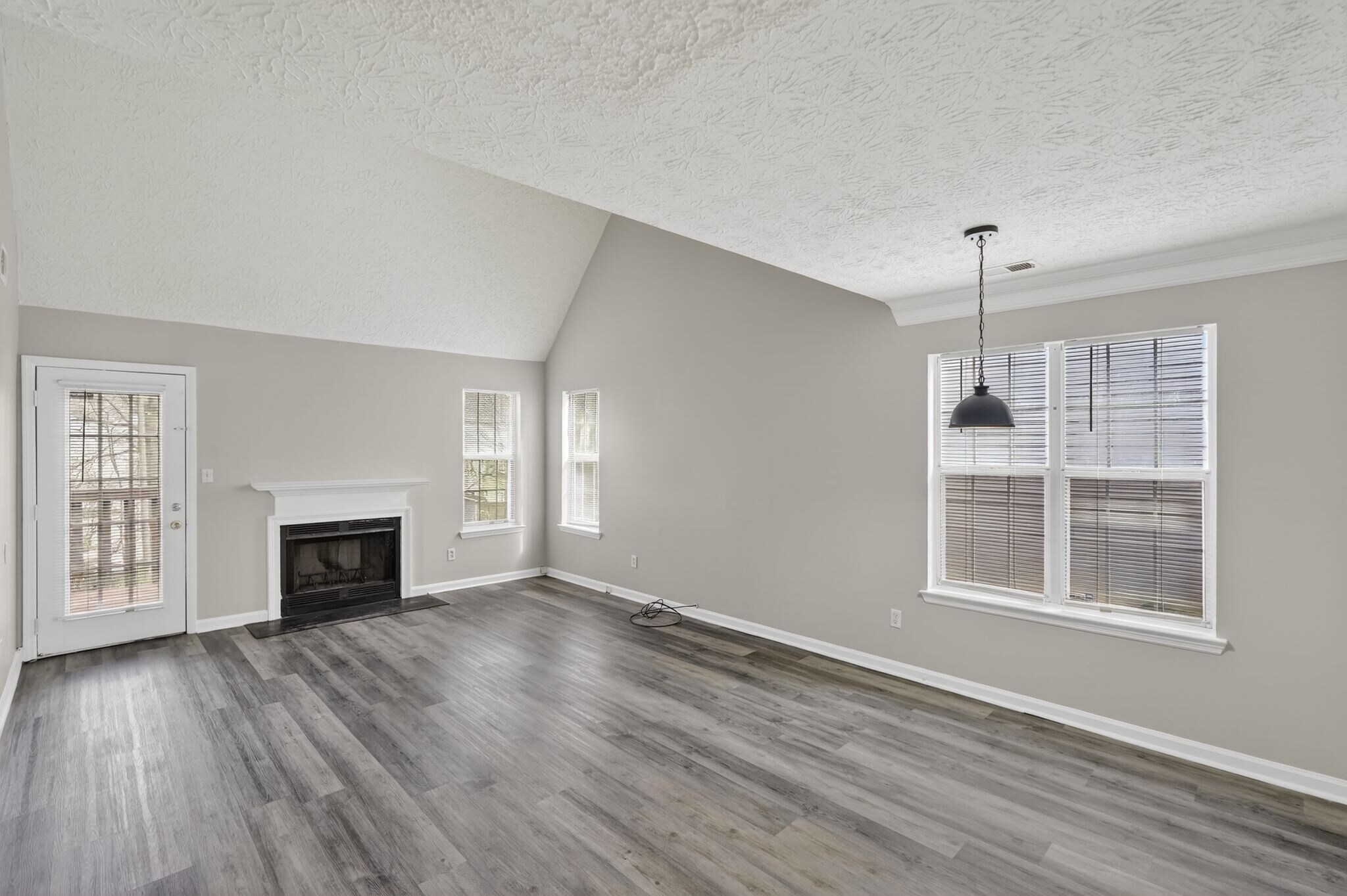 Large living room - 1029 Plantation Way NW