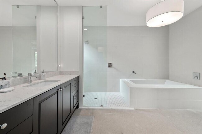 Building Photo - 1208 Hillside Ave