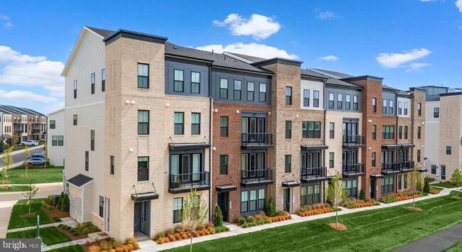 Building Photo - 21764 Dollis Hl Ter