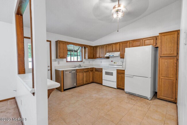 Building Photo - 780 Pinewood Dr