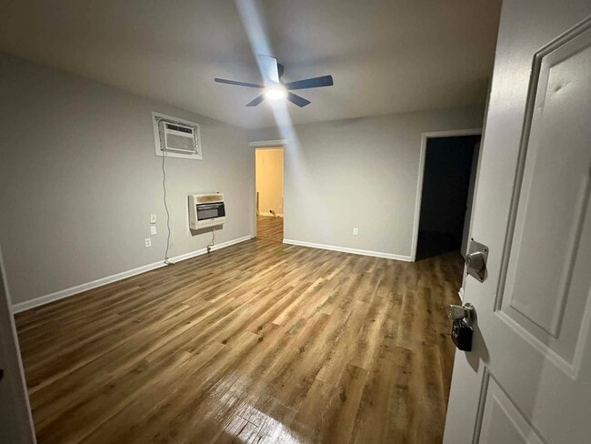 Building Photo - 668 Coach St