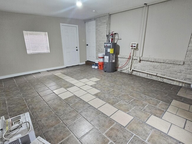 Building Photo - 2616 Oakcliff St
