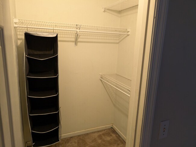 walk-in closet - 2443 Chateau Ln