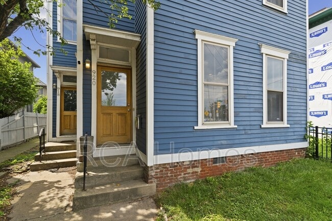 Building Photo - 918 N College Ave