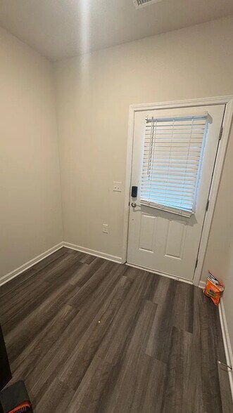 Building Photo - Room in Townhome on Joneshaven Dr