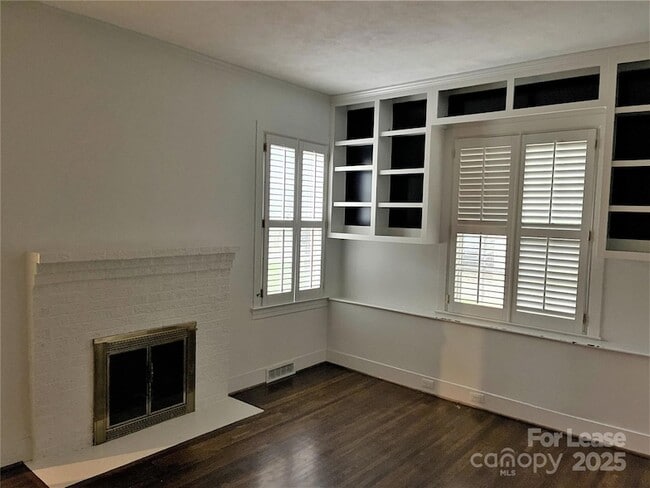 Building Photo - 2610 Providence Rd