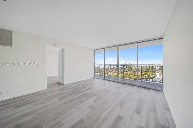 Building Photo - 7601 E Treasure Dr