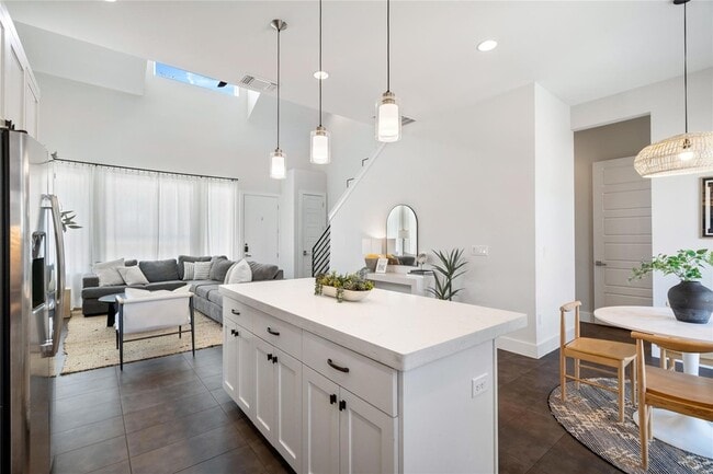 Building Photo - 1126 Linden St