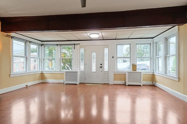 Building Photo - 711 74th St