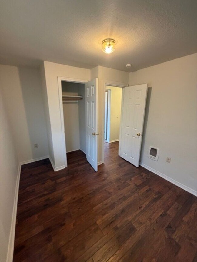 Building Photo - Charming home in Edison District