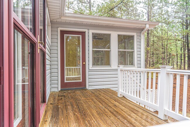 Building Photo - 104 Primrose Cir