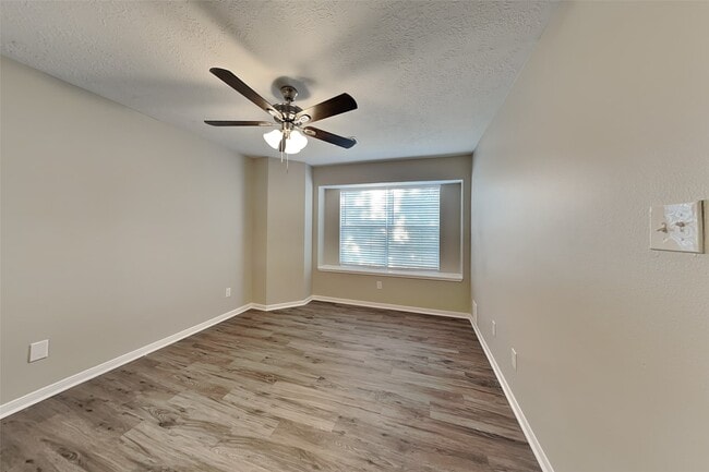 Building Photo - 15142 Red Cedar Cove Ln