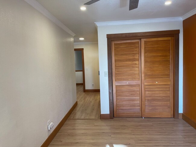 Building Photo - Unfurnished fully renovated condo in Incli...