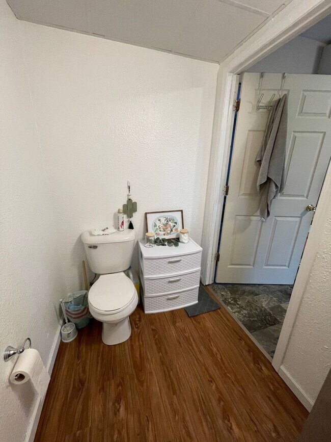 Building Photo - 2 Bedroom Apartment Near UW-La Crosse and ...
