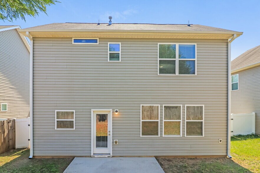 Building Photo - 98 High Point Way