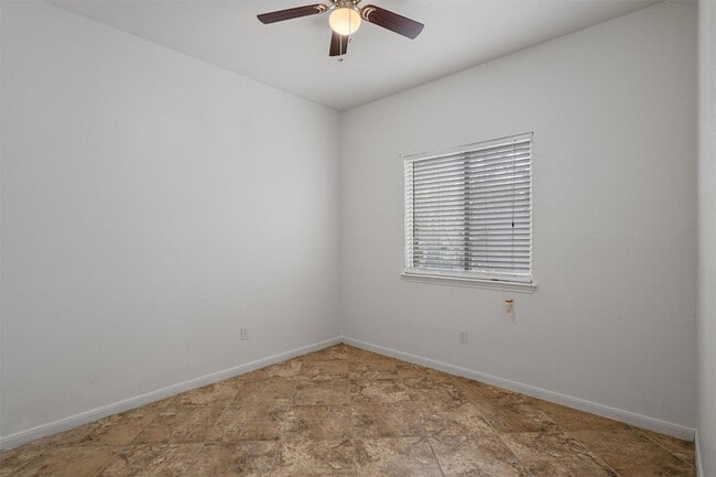 Building Photo - 204 Mallard Cove