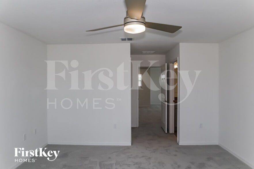 Building Photo - 1221 Spokane Pt