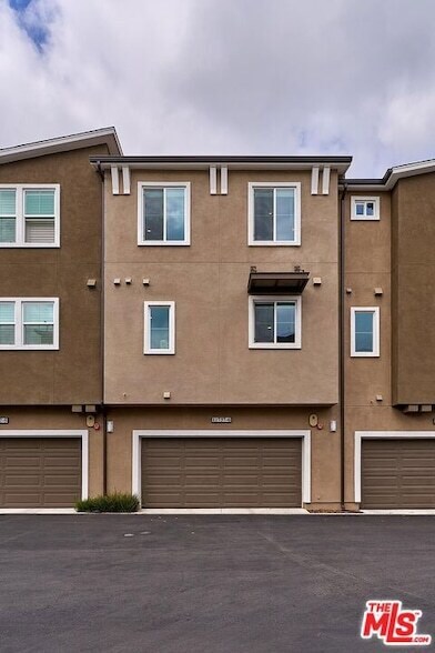 Building Photo - 11737 Florence Ave