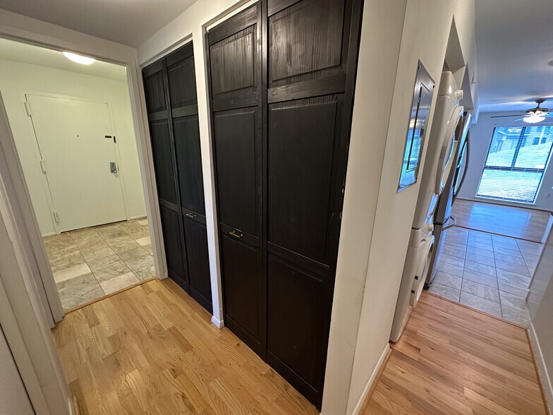 Building Photo - 2052 Royal Fern Ct