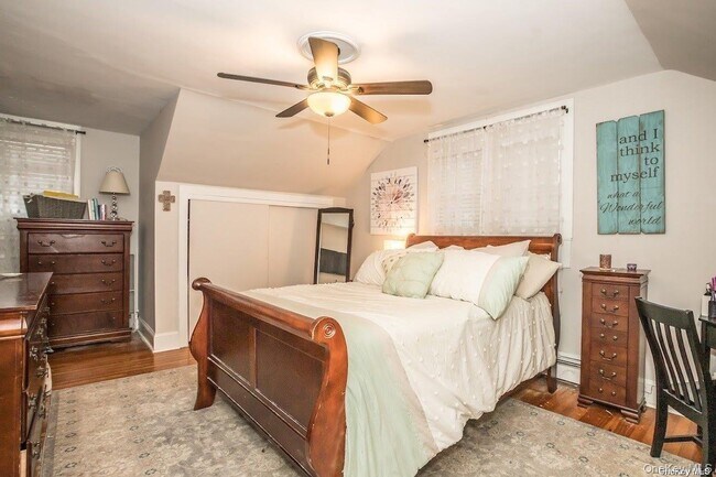 Building Photo - 2 Elm Pl