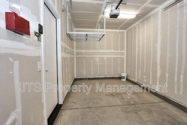 Building Photo - 396 Midstream Ln