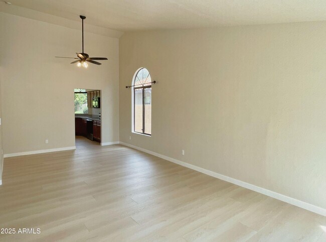 Building Photo - 319 N Riata St