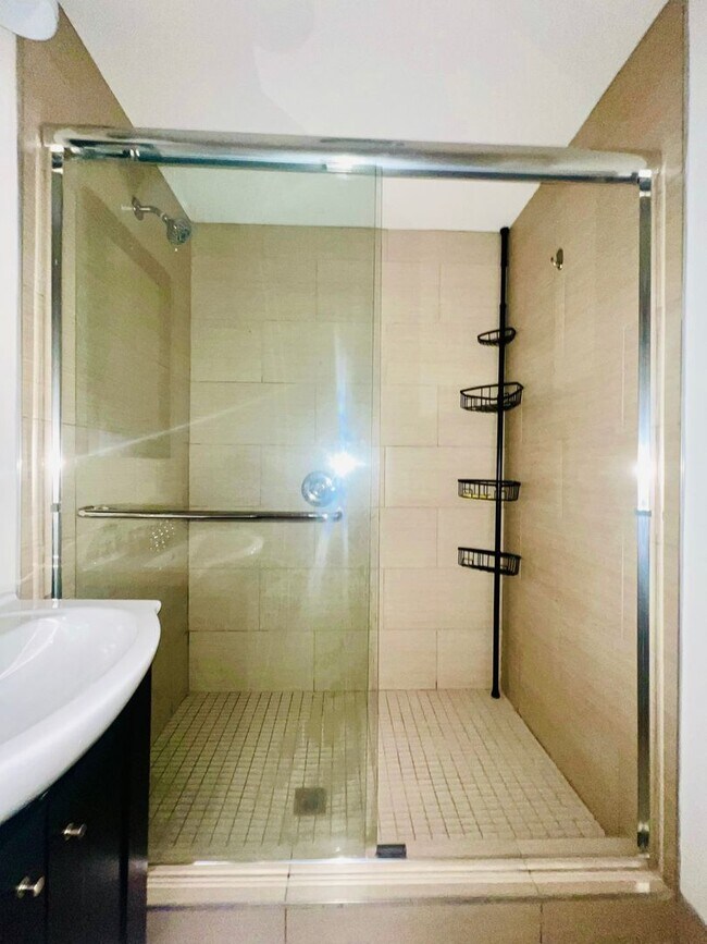 Building Photo - 308 N Laurel St