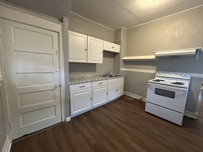 Building Photo - 2416 Cypress Ave