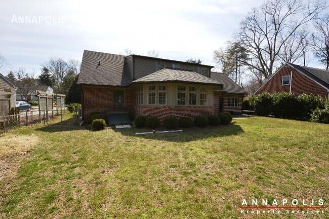 Building Photo - 208 Avondale Cir