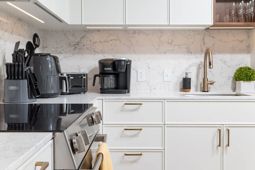 Building Photo - 101 Main St