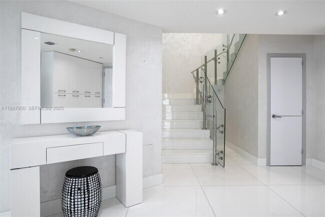 Building Photo - 1830 S Ocean Dr