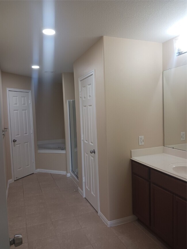 Building Photo - 10208 Wood Fern Ct
