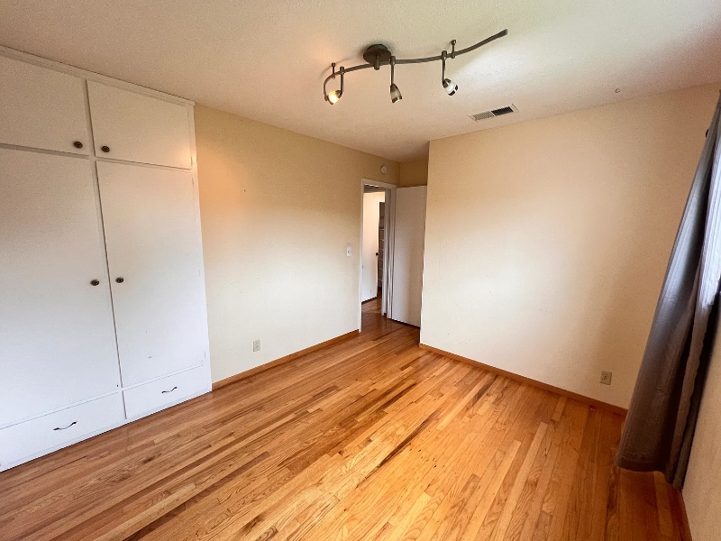 Building Photo - 2880 Freeman Pl